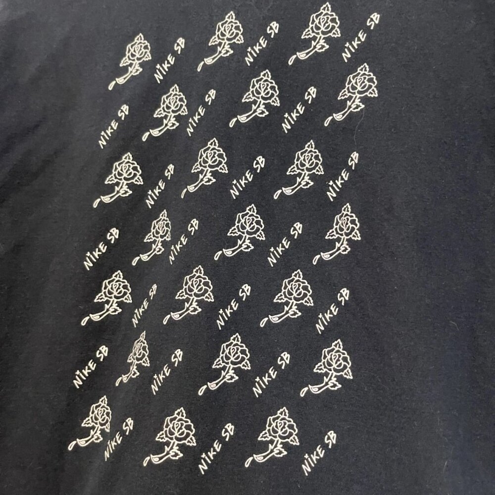 Nike SB (Skateboarding) Graphic Tee Large Rose Graphic